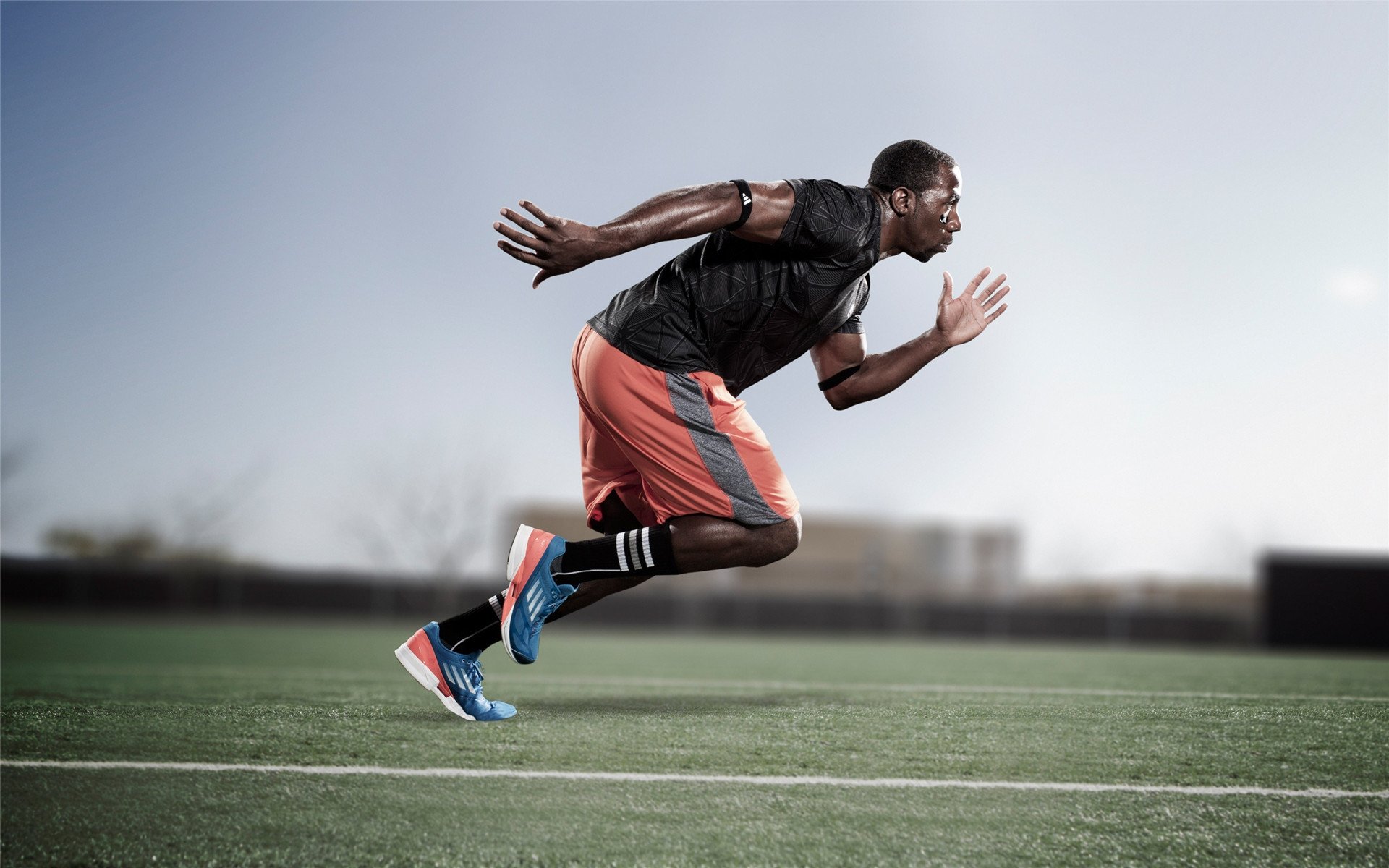 国家队球员海外集训结束团队协作能力明显提升，足球国家队集训