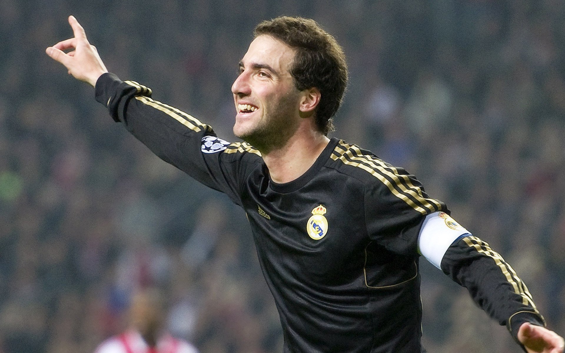 欧冠尤文1-1多特，老妇人虎落平阳，大黄蜂稳步前行，多特0_3尤文